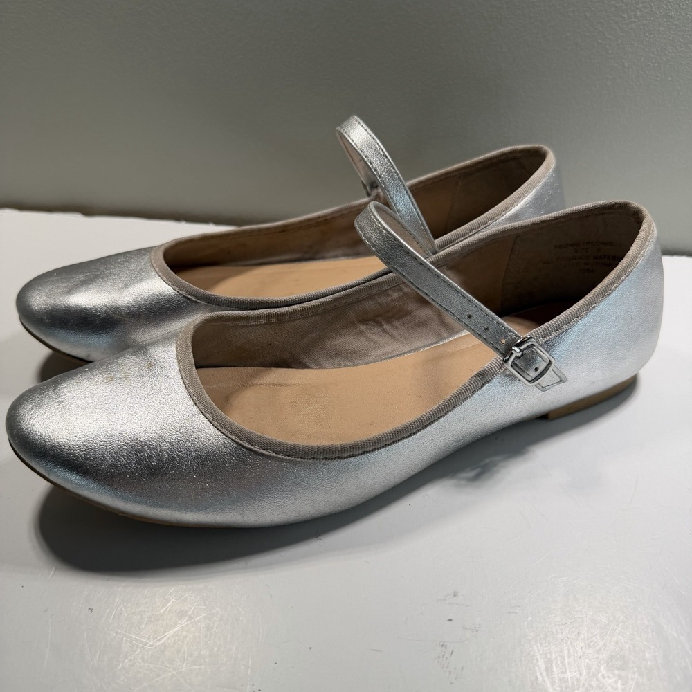 Madden Girl Silver Flat PEONIE Mary Jane's 9 Comfort School Girl Preppy